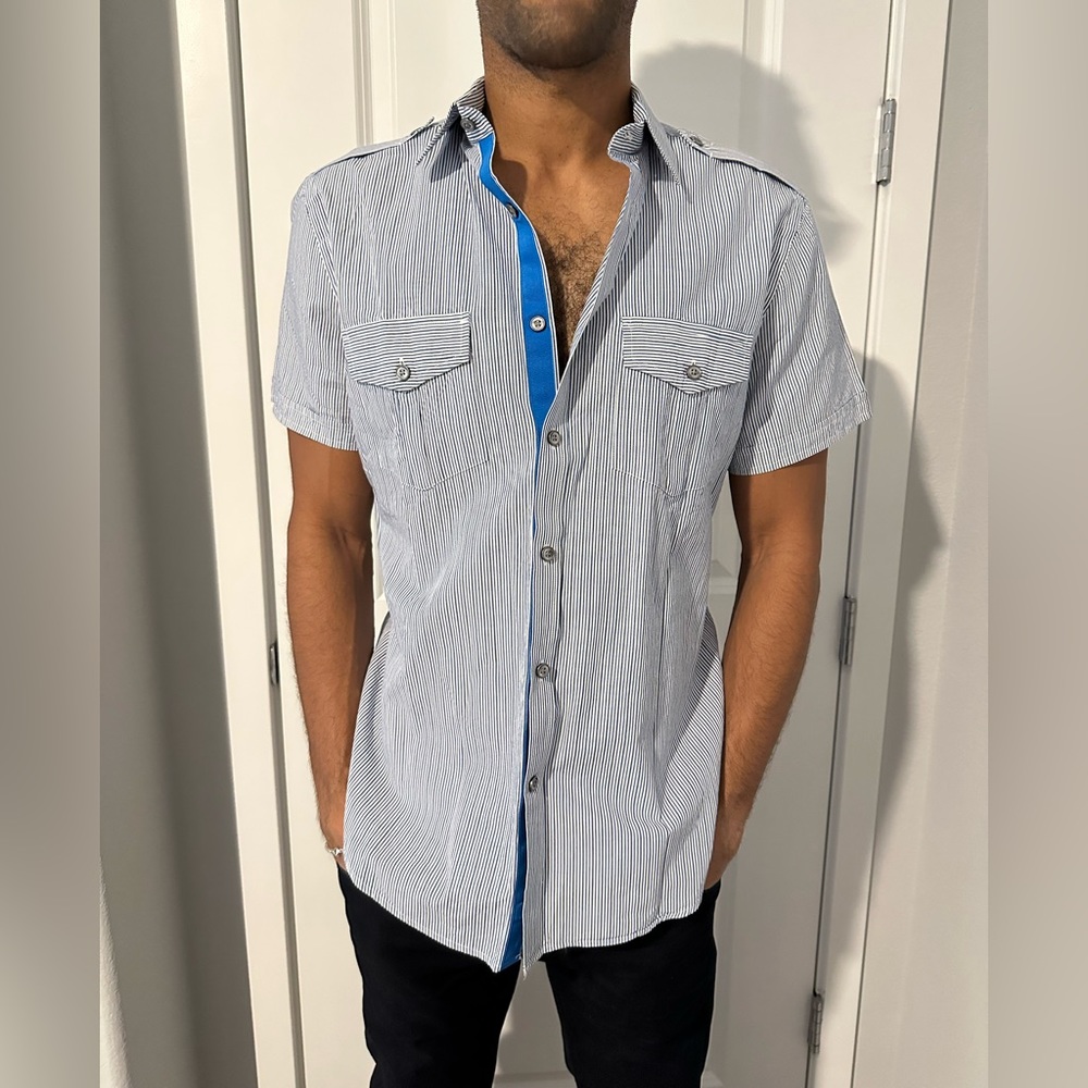 Mens express fitted casual button up. Size M
